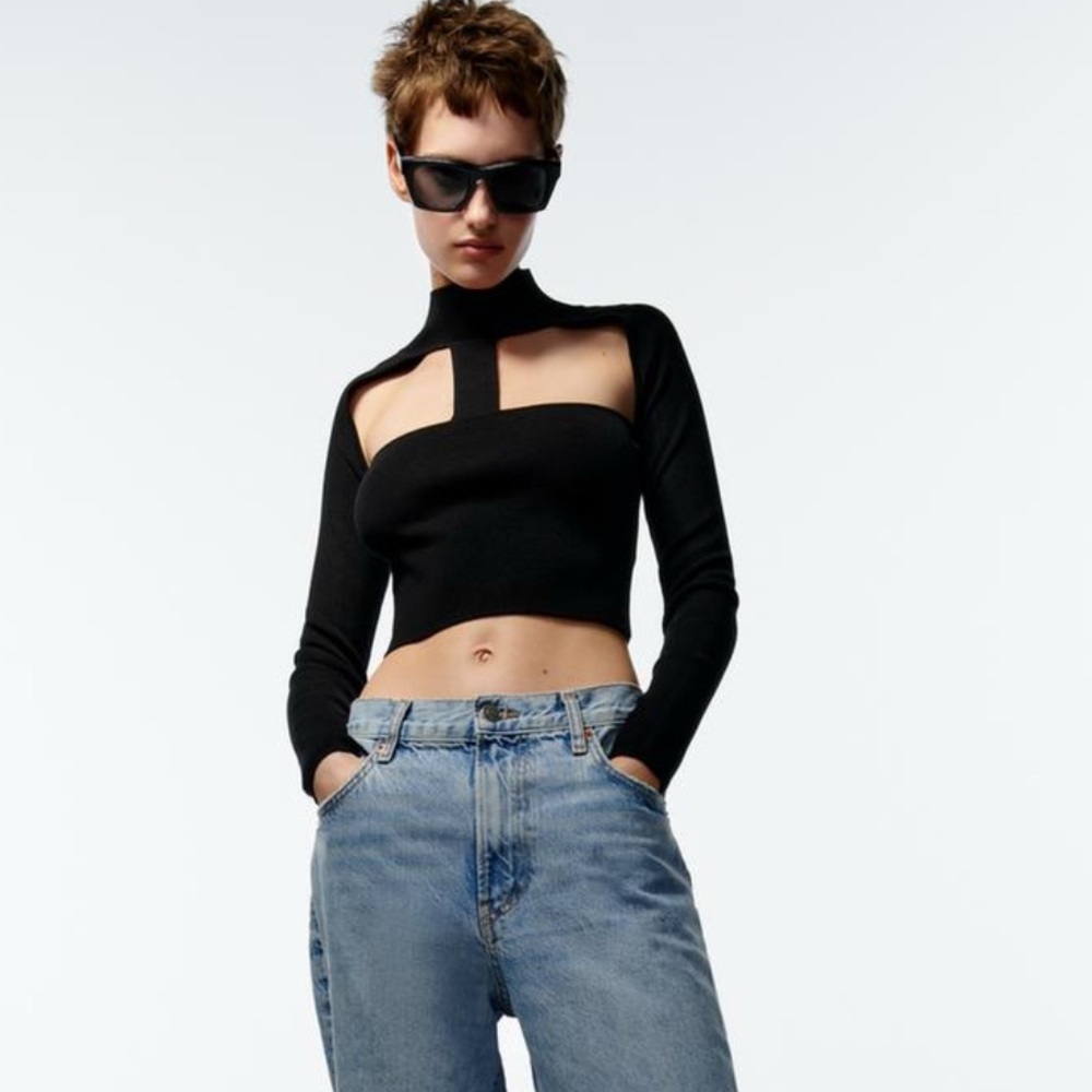 Zara Knit cropped high-neck top with cut out details Size M
